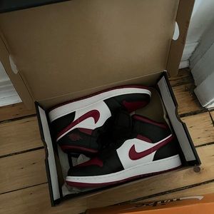 Air Jordan 1s Mid